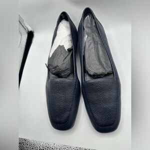 Donald Pliner Navy Blue DeeDee loafers 7.5